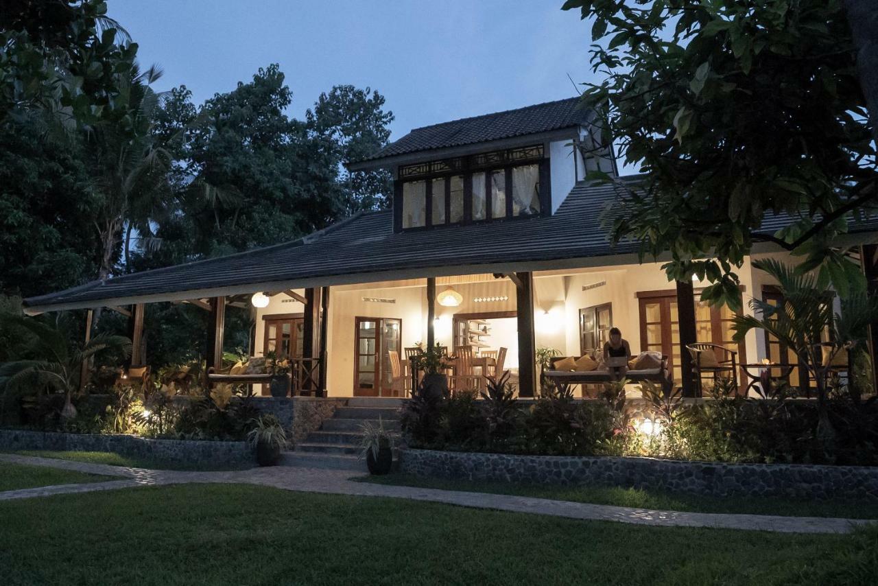 Bondalem Bliss - Luxury Beachfront Villa Tejakula Luaran gambar
