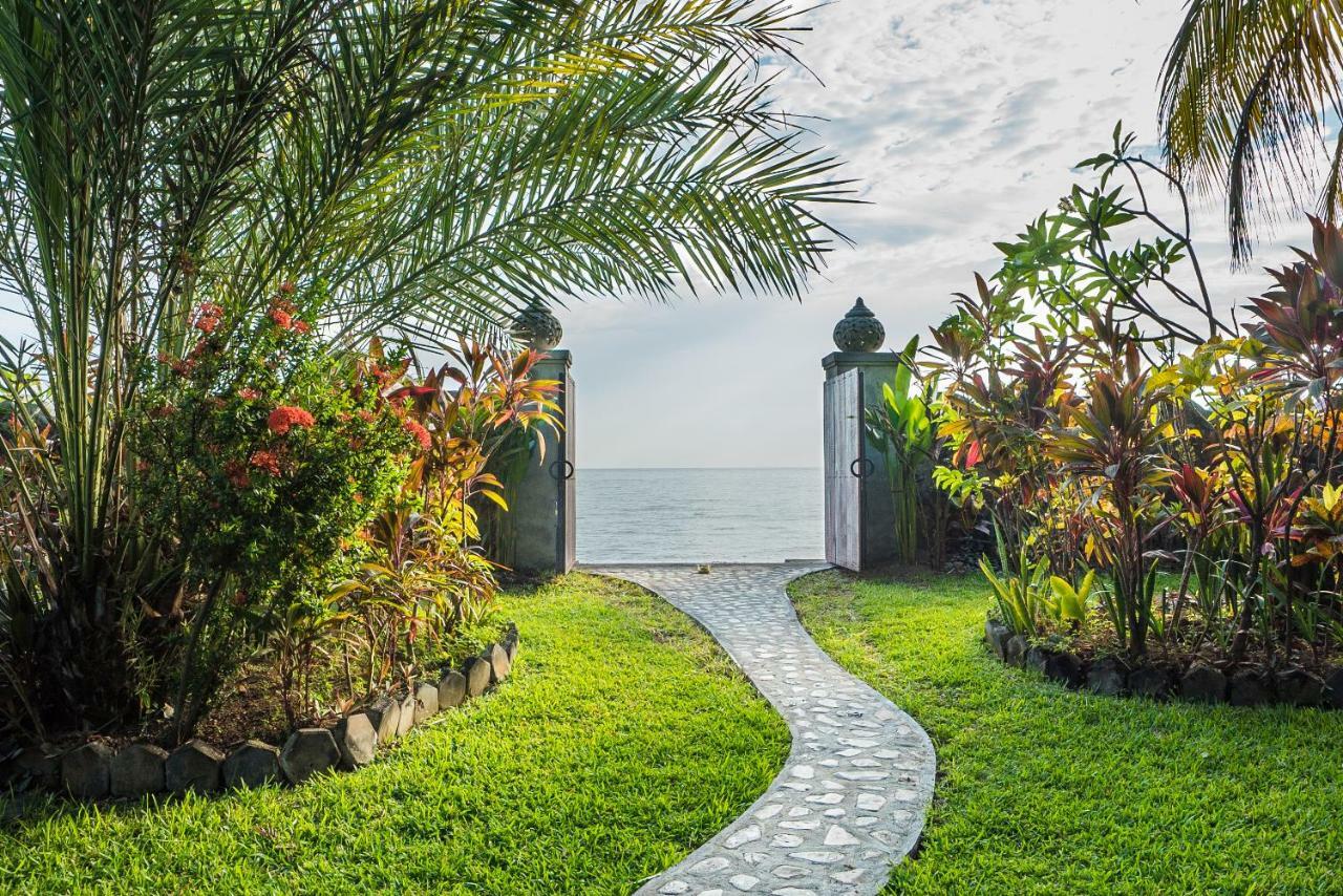 Bondalem Bliss - Luxury Beachfront Villa Tejakula Luaran gambar